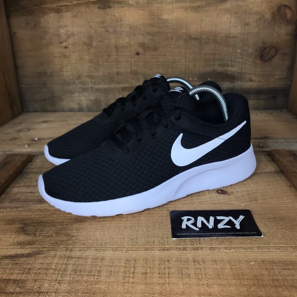 NEW Nike Tanjun Black White - Picture 3 of 7